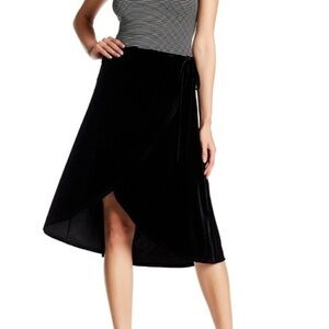 HARLOWE & GRAHAM | Black 🖤 Velvet Wrap Skirt